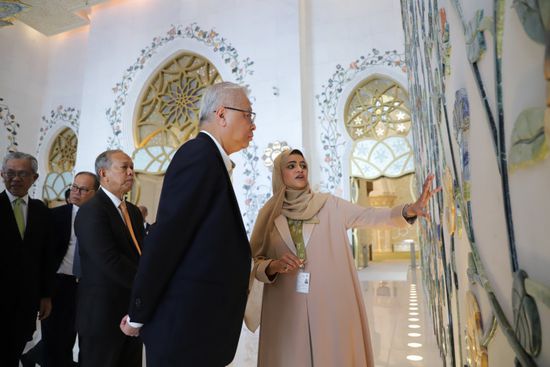 رئيس وزراء ماليزيا يزور جامع الشيخ زايد الكبير 
