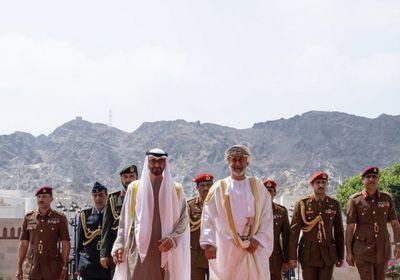 قرقاش: زيارة محمد بن زايد إلى عمان حيوية وتعزز العلاقات
