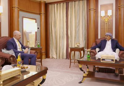 الزُبيدي يستعرض جهود "الرئاسي" لفرض الأمن وتحسين الخدمات