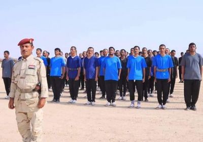 خلال زيارة ميدانية.. انتقالي شبوة يتفقد معسكر الشبيكة