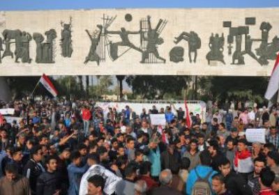 متظاهرون يواصلون التوافد على ساحات بغداد