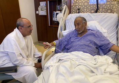 الكثيري يطمئن على الحالة الصحية لعبدالرحمن الجفري