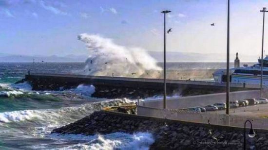 الرياح توقف حركة الملاحة بين ميناءين في المغرب