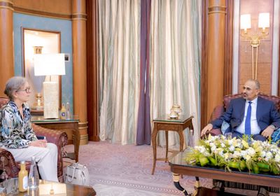 الرئيس الزُبيدي: الحوثي أداة إيرانية وحجر عثرة أمام السلام