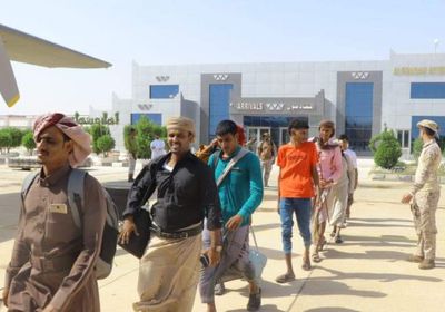 التحالف يطلق جسرا جويا لنقل العالقين من أبناء سقطرى