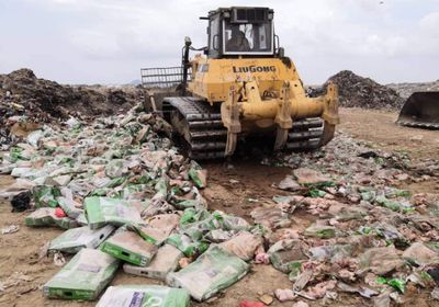 إتلاف شحنة دجاج فاسدة واردة من أوكرانيا