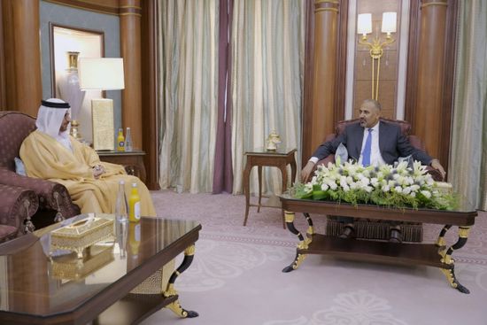 مع انتهاء فترة عمله.. الرئيس الزبيدي يثمن جهود السفير الإماراتي بدعم التنمية