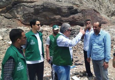 برفقة وفد سعودي.. باخبيرة يزور موقع 10 آبار استبدالية في عدن