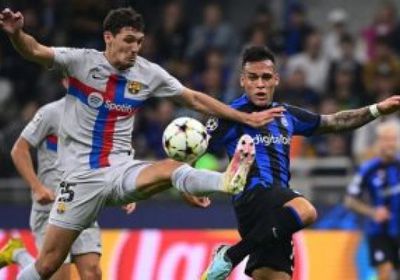 برشلونة يدرس تقديم شكوى ضد حكم مباراة إنتر ميلان