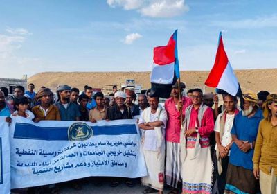 طرد الإخوان و"العسكرية الأولى" يتصدر مطالب متظاهري ساه