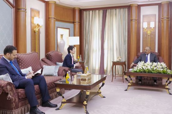 الرئيس الزُبيدي يدعو اليابان للاستثمار في عدن
