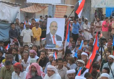 بالصور.. مسيرة شعبية بالقطن مناهضة لتنظيم الإخوان الإرهابي