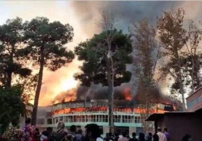 اندلاع حريق هائل في حديقة "إرم" التاريخية بإيران