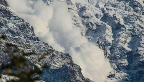 انهيار جليدي في جبال الهيمالايا يتسبب في وفاة 26 شخصا