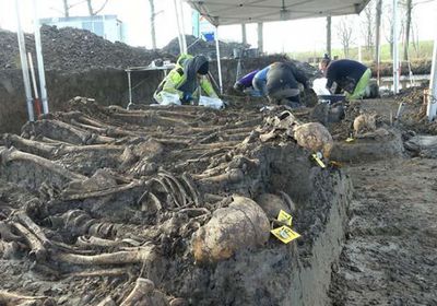 العثور على مقبرة جماعية في ليمان