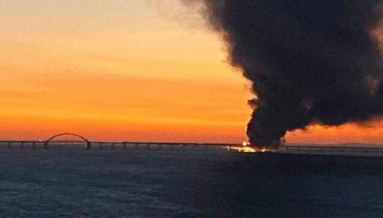 انفجار جسر جزيرة القرم.. وروسيا تكشف خسائر الحادث