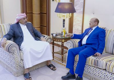 الرئيس الزُبيدي يبحث تطوير السياسات النقدية لـ"المركزي"