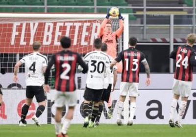 ميلان يحسم قمة إيطاليا أمام اليوفنتوس بهدفين