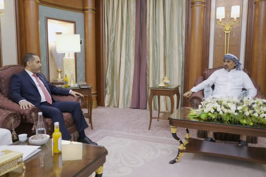 الرئيس الزُبيدي يضع للفريق الاقتصادي روشتة إنقاذ عاجلة