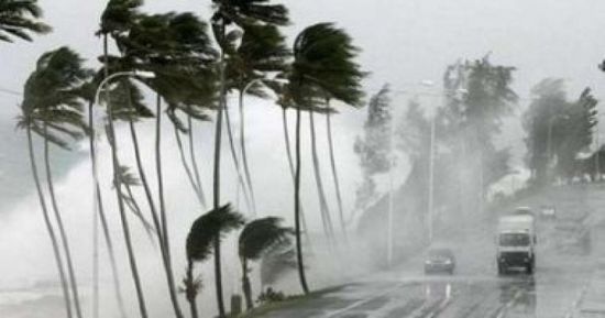 عاصفة شديدة تهدد سواحل المكسيك