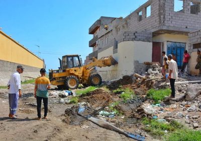 إزالة العوائق من ممر السيول في صيرة