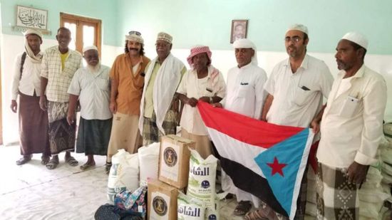 انتقالي تريم يبدأ توزيع السلال الغذائية على أسر الشهداء