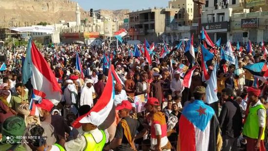 انتقالي حضرموت: الرئيس الزُبيدي يقود المعركة السياسية باقتدار