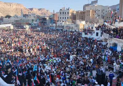مليونية سيئون ترفع مطالبها النهائية: رفض مليشيا الإخوان وتمكين النخبة الحضرمية