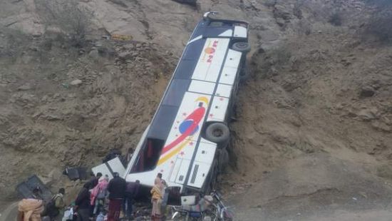 مصرع 3 وإصابة آخرين في انقلاب حافلة شمال لحج