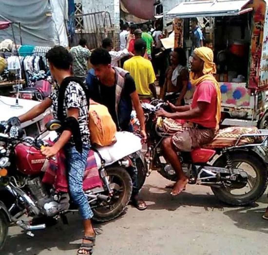 أمن لحج يتصدى لظاهرة الدراجات النارية المخالفة