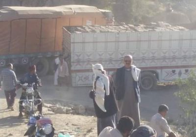 توقف حركة السير على الطريق بين عدن وتعز