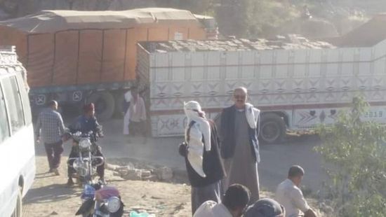 توقف حركة السير على الطريق بين عدن وتعز