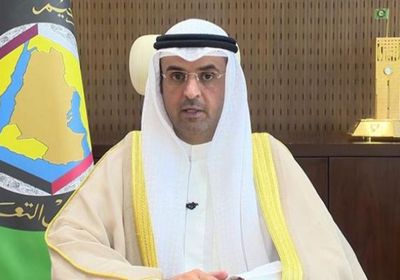 الحجرف يجدد دعم الخليج لتعزيز الاستقرار باليمن