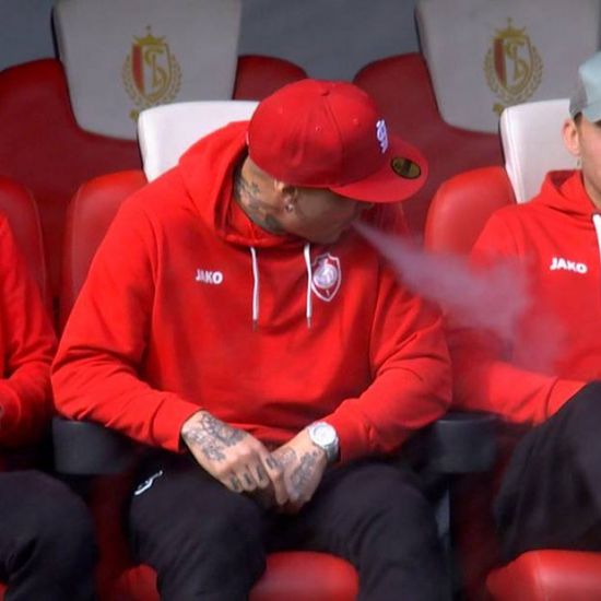 إيقاف هذا اللاعب لأجل غير مسمى بسبب التدخين