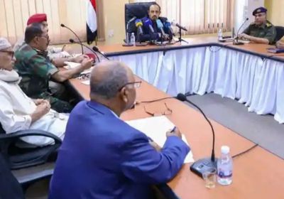 محافظ حضرموت: عرض أزمة الخدمات على العليمي بزيارته للمحافظة