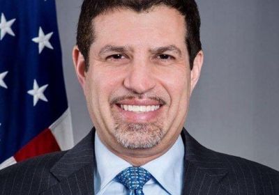 السفير الأمريكي يدعو مليشيا الحوثي لوقف هجماتها فورا