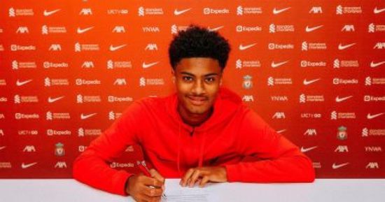 ليفربول يعلن التوقيع مع كايل كيلي عقد احترافي