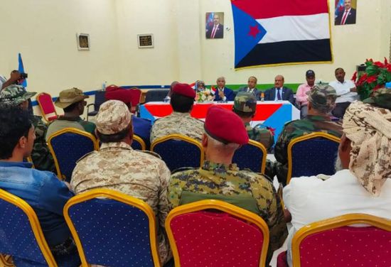 فريق الحوار الجنوبي يلتقي قيادات عسكرية وأمنية بسقطرى