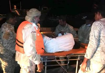 البحرية الأمريكية تسلم 3 مهربين يمنيين لخفر سواحل المهرة