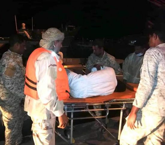 البحرية الأمريكية تسلم 3 مهربين يمنيين لخفر سواحل المهرة
