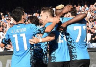 نابولي يواصل تصدر الدوري برباعية في شباك ساسولو