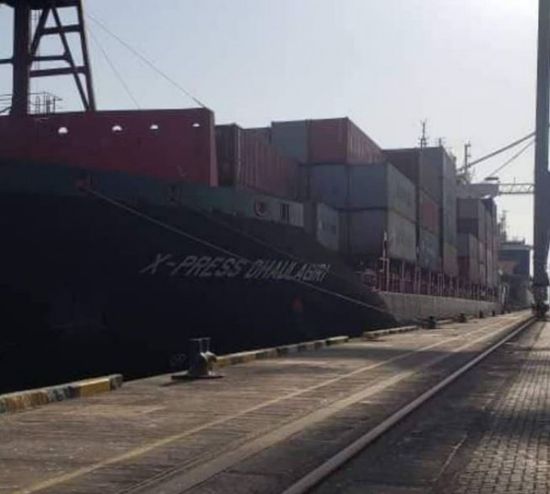 وصول سفينة حبوب إلى ميناء عدن