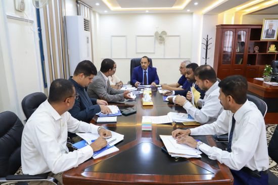 محافظ حضرموت يوجه بتحسين خورالمكلا