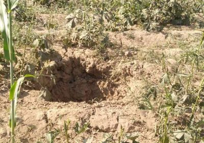 سقوط صاروخ حوثي على منطقة زراعية في لودر