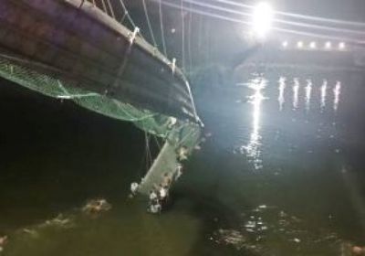 ارتفاع قتلى انهيار جسر الهند إلى 140 شخصًا