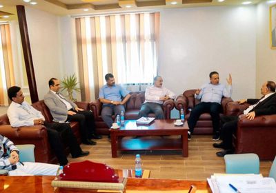 حميد يستعرض مشاريع وزارة النقل ومؤسساتها