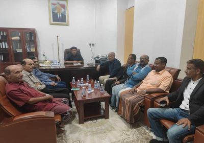 لقاء يهدم الشائعات.. محافظ حضرموت يستقبل وفد الانتقالي بمنزله