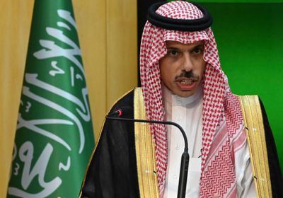 وزير الخارجية السعودي يشارك في الجلسة الافتتاحية للقمة العربية