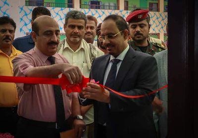 محافظ حضرموت يطلق مشروع إمداد 9 مدارس بالكهرباء