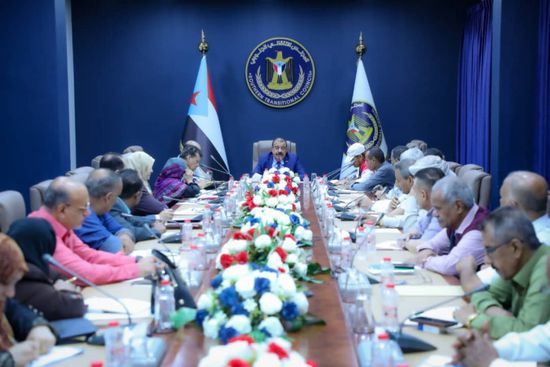 بن بريك يطالب "اقتصادية الانتقالي" بالاستفادة من تجربة الإدارة الذاتية